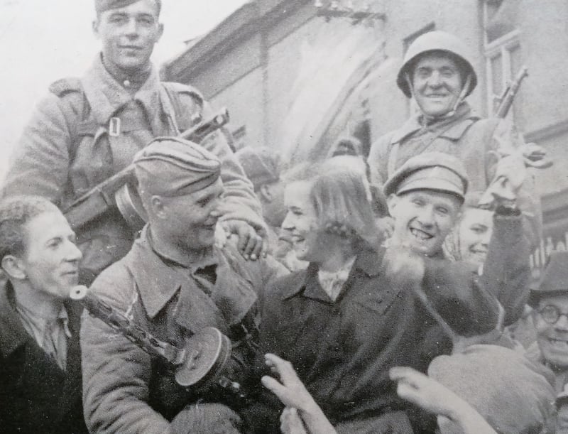 Rudoarmějci v Ostravě na sklonku dubna 1945