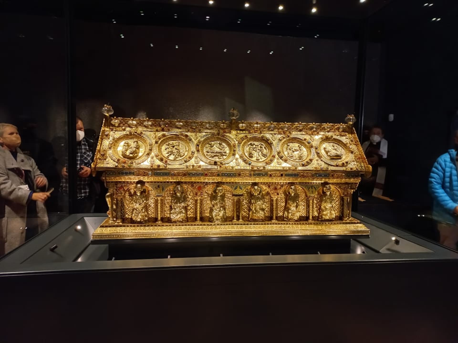 Relikviář svatého Maura je druhou nejcennější památkou po korunovačních klenotech.