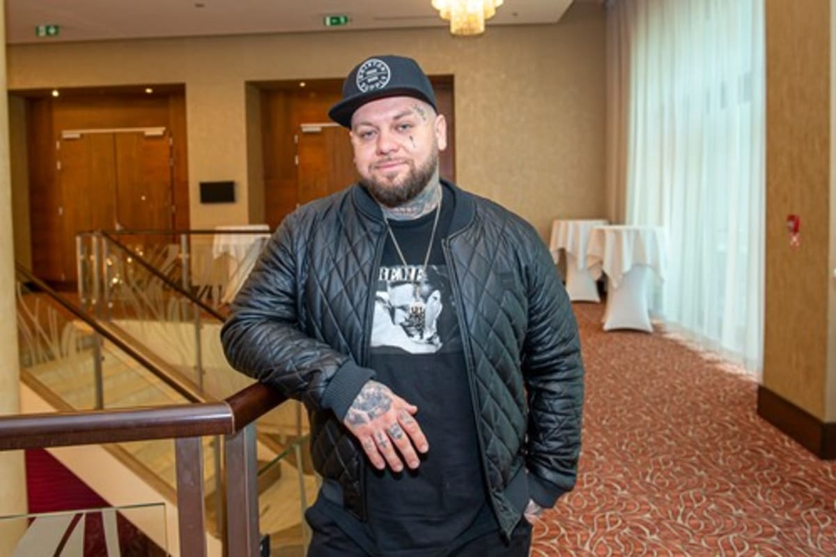 Slovenský rapper Koloman Magyary, známý pod pseudonymem Kali, je už více než měsíc na mateřské dovolené.