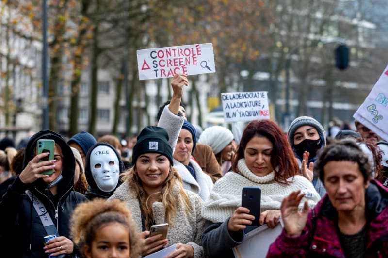 Protivládních protestů v Bruselu se účastnily desetitisíce lidí.