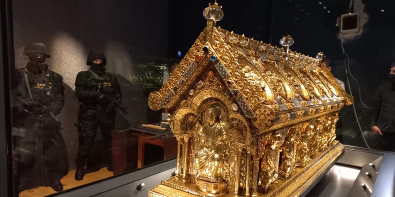 Relikviář svatého Maura se přesunul do nové expozice.