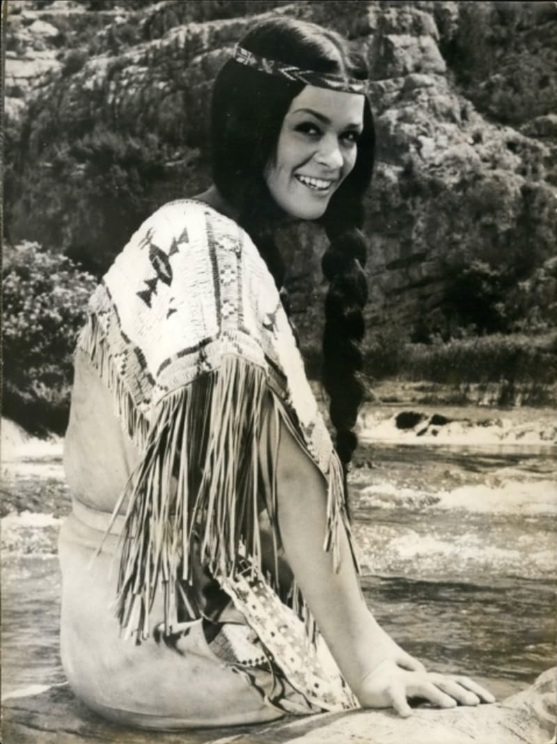 Marie Versiniová jako sestra apačského náčelníka Vinnetoua