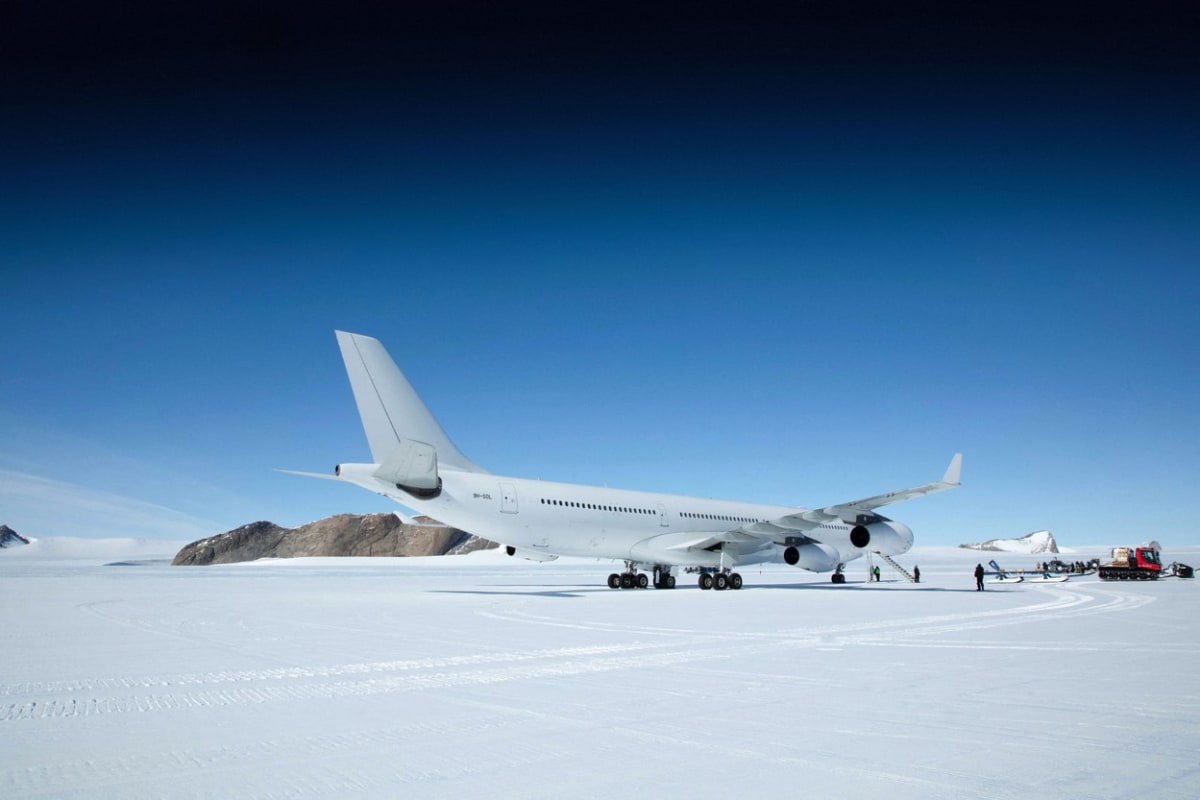 Letoun Airbus A340 poprvé v historii přistál na Antarktidě.