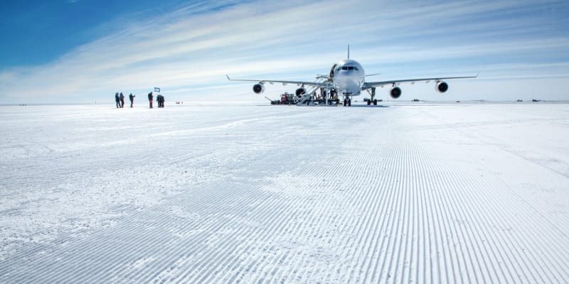 Na ranvejích na Antarktidě přistál Airbus A340.