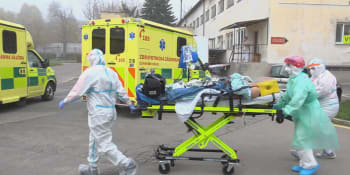 Covidoví pacienti z brněnských nemocnic dorazili do Prahy. Dva přepravil vrtulník