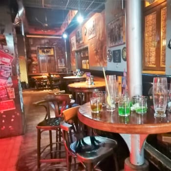 Prázdný bar Harley's Retro těsně před 22. hodinou.