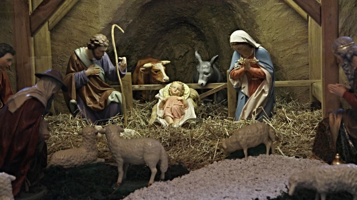 Asi každé dítě se na Štědrý den snažilo alespoň koutkem oka zahlédnout Ježíška, jak jim pod stromečkem naděluje dárky.
