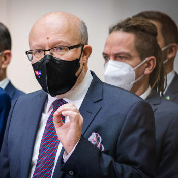 Poslanec za TOP 09 a lékař Vlastimil Válek na tiskové konferenci koalice SPOLU