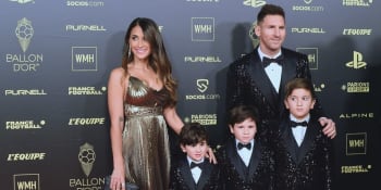 Gentleman Messi se na Zlatém míči zastal své manželky. Vyhazovali ji z fotografování