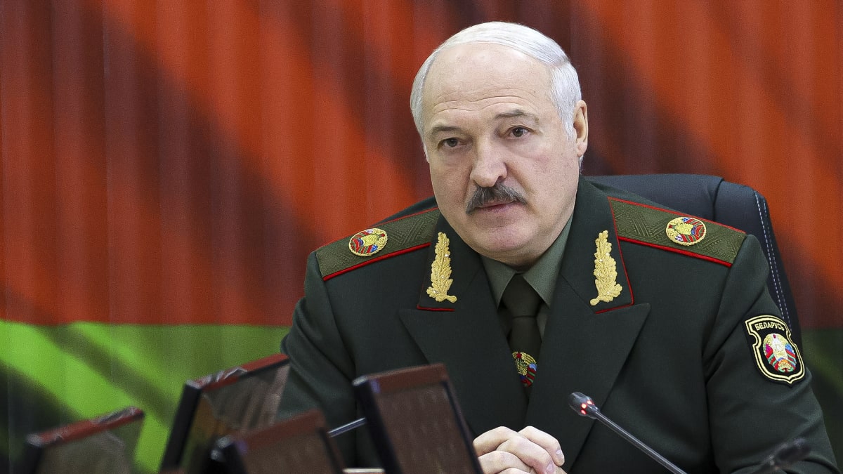 Prezident Alexandr Lukašenko na setkání s nejvyššími veliteli běloruské armády