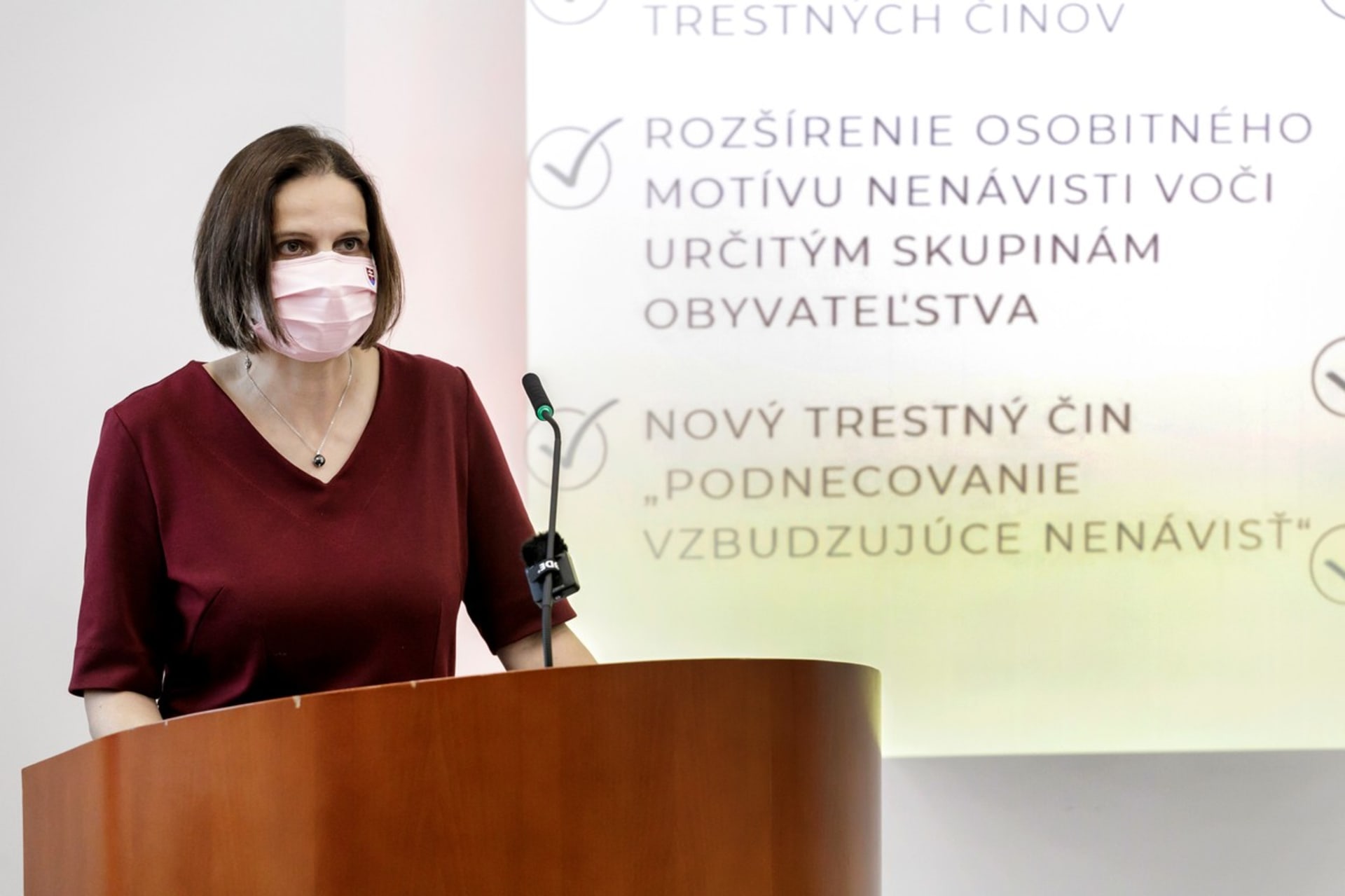 Slovenská ministryně spravedlnosti Mária Kolíková představila novelu trestního zákona, kde se mimo jiné hovoří o trestání šíření a vytváření dezinformací.