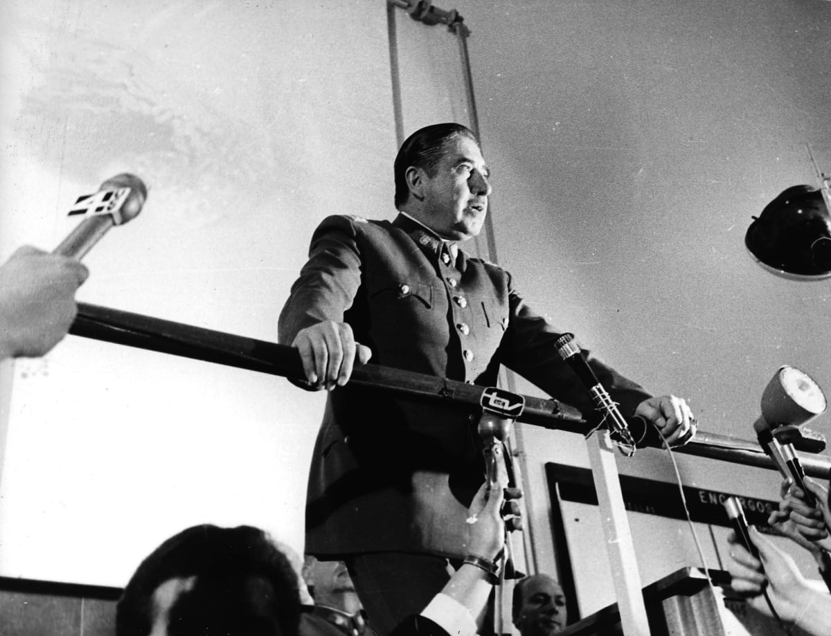 Augusto Pinochet během novoročního proslovu v roce 1974