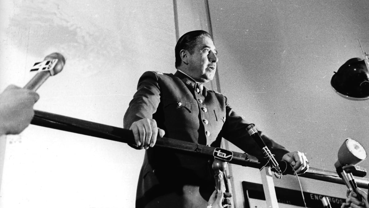 Augusto Pinochet během novoročního proslovu v roce 1974