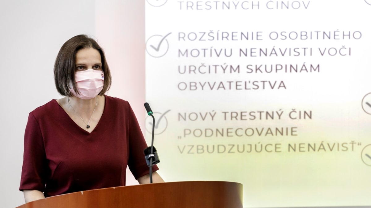 Slovenská ministryně spravedlnosti Mária Kolíková představila novelu trestního zákona, kde se mimo jiné hovoří o trestání šíření a vytváření dezinformací.