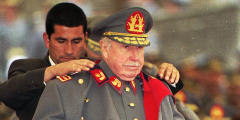 Augusto Pinochet v roce 1995