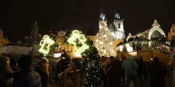 Vánoční cesta: Vánoční duch zavítal i do Prahy. Město zkrášluje tradiční výzdoba i tramvaje 