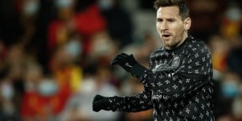 Proč pařížský Messi zatím nepřipomíná toho barcelonského? Je mu zima, tvrdí Suárez