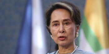 Soud poslal svrženou vůdkyni Myanmaru za mříže. Při protestním pochodu zemřelo pět lidí