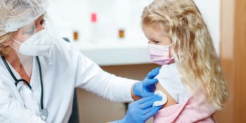 Spor o očkování dcery skončil u soudu. Roli hraje i názor dítěte, upozorňuje advokátka