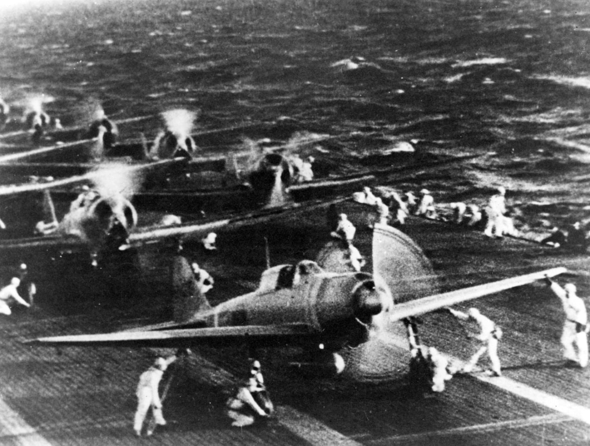 K Pearl Harboru vyplulo šest japonských letadlových lodí se stovkami bojových letounů.