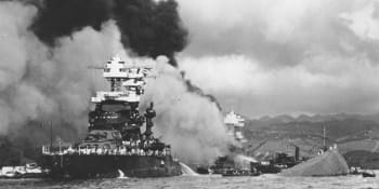 Kouř, plameny a potopené lodě. Nálet na Pearl Harbor paradoxně prohrál Japoncům válku