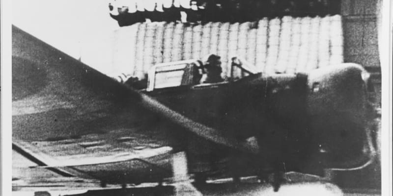 Náletu se zúčastnily střemhlavé bombardéry i letadla s torpédem.