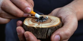Nový Zéland chce zcela vymýtit kouření. Mladé generaci doživotně zakáže nákup cigaret