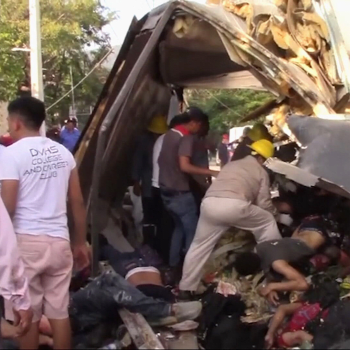 Tragická nehoda kamionu na dálnici v Mexiku si vyžádala nejméně 54 obětí.