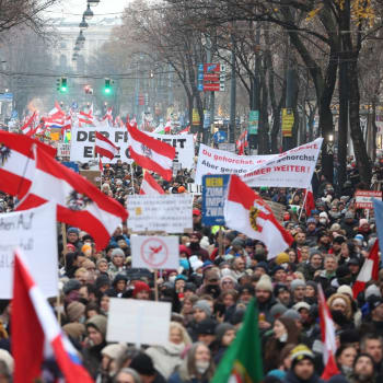 Vídeň zažila další velkou demonstraci proti koronavirovým opatřením. Zúčastněným vadilo především povinné očkování