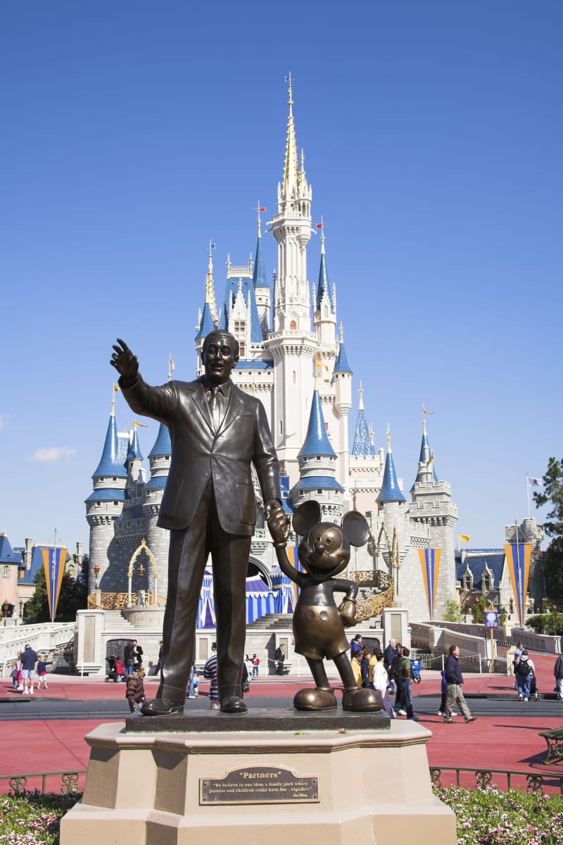 Walt Disney je stále součástí svého zábavního parku.