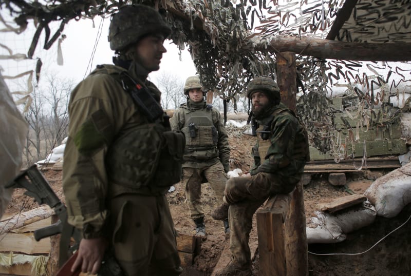 Ukrajinští vojáci na frontové linii v Doněckém regionu