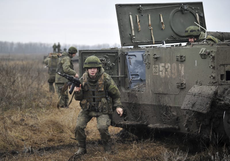 Ruští vojáci během cvičení nedaleko hranic s Ukrajinou