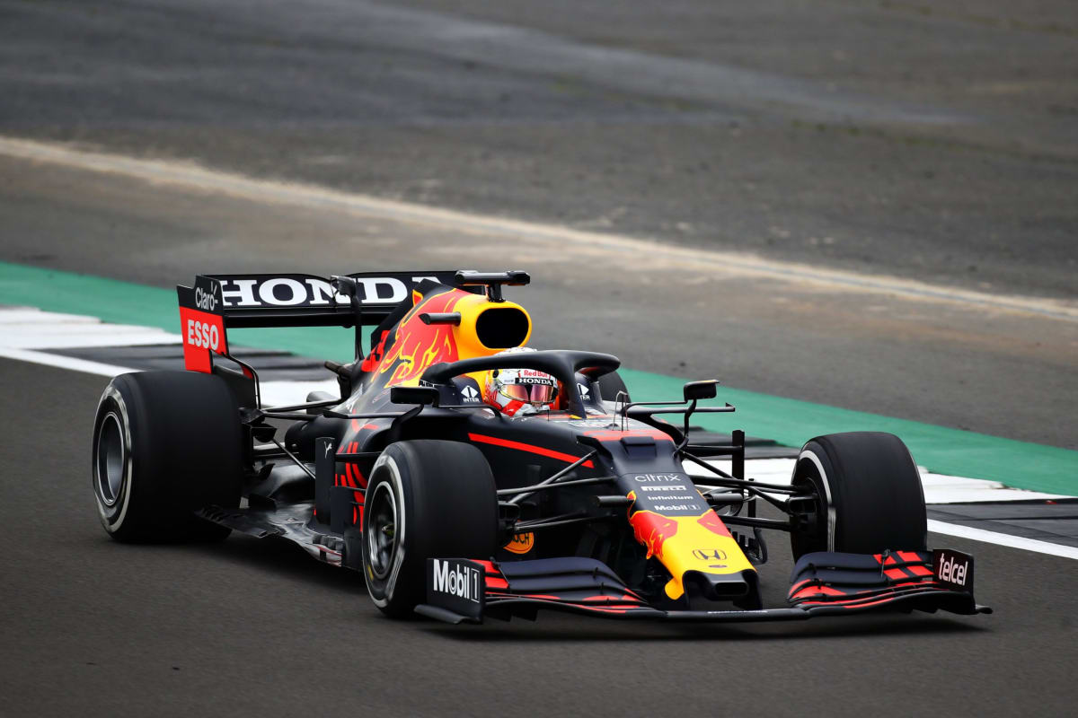 Vítězný vůz Red Bull RB 16B novopečeného mistra světa Maxe Verstappena pohání motor Honda, má objem 1,6 litru a je přeplňován turbodmychadlem.