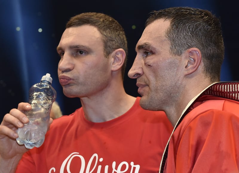 Boxerští bratři Vitalij a Vladimír Kličkové (zleva)