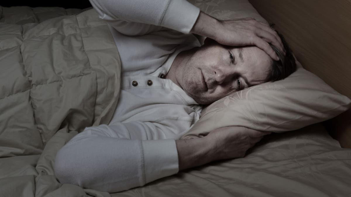 Jedním z příznaků nákazy omikronem je pocení v posteli (ilustrační foto). 