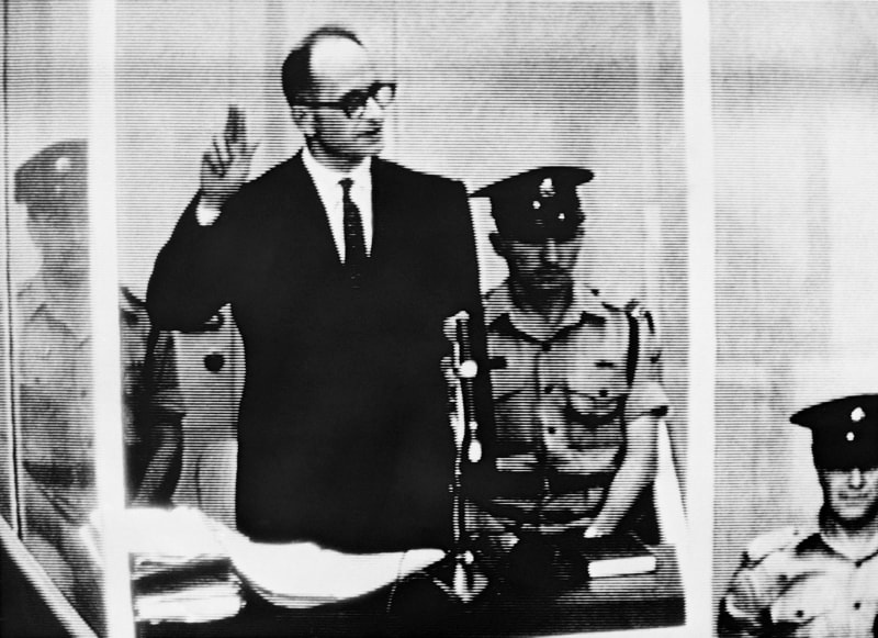 Adolf Eichmann při soudním procesu v Izraeli.
