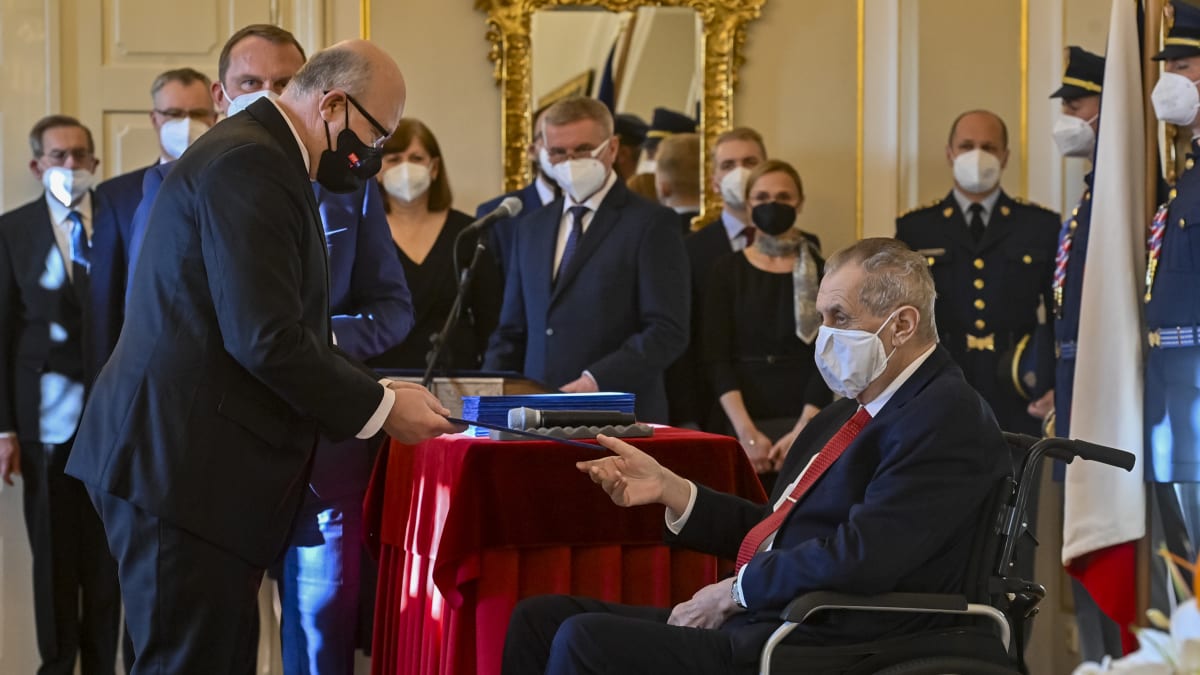 Vláda Petra Fialy byla jmenována na zámku v Lánech 17. prosince 2021.