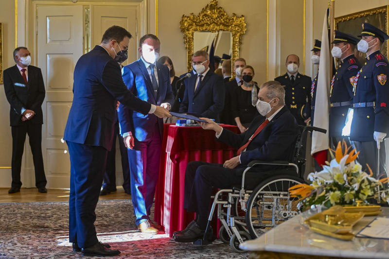 Vláda Petra Fialy byla jmenována na zámku v Lánech 17. prosince 2021.