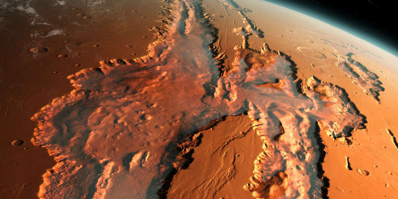 Kaňon Valles Marineris, ve kterém vědci pomocí sondy narazili na zajímavé zjištění.
