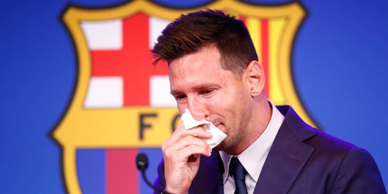 Vynucený odchod Lionela Messiho z Barcelony je jednou z nejvýznamnějších sportovních událostí roku 2021.