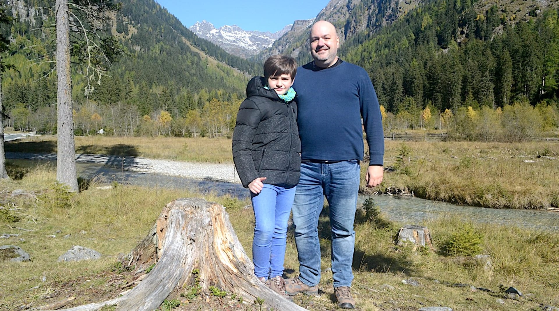Petr Čižmár a jeho syn David, pozůstalí po Nadě Čižmárové, která zahynula při teroristickém útoku v prosinci 2016, při společné dovolené v rakouských Alpách. 