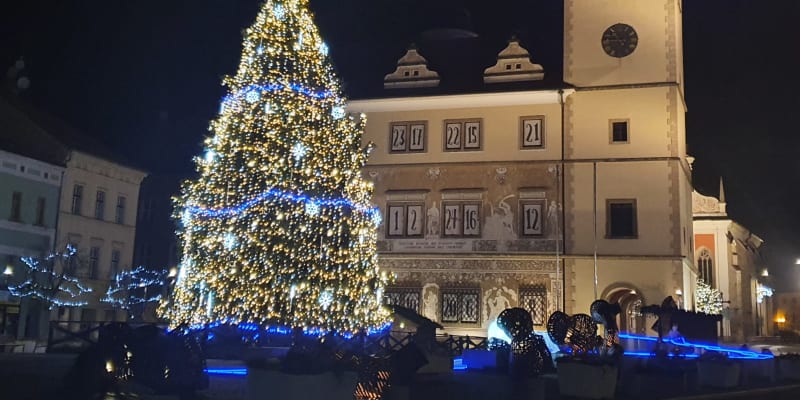Vánoční strom v obci Mladá Boleslav.