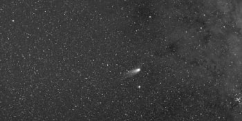Kometa Leonard ozdobí vánoční nebe. Viditelná je pouhým okem, nejlépe po západu slunce