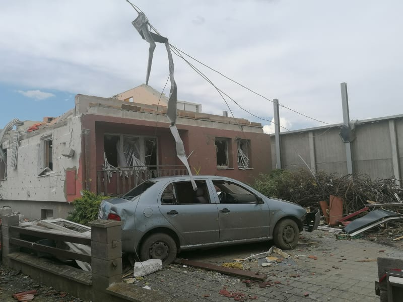  Jeden z domů v Lužicích po ataku tornáda