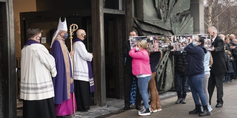 Pohřeb ubodané 12leté Avy Whiteové proběhl ve čtvrtek v liverpoolské katedrále