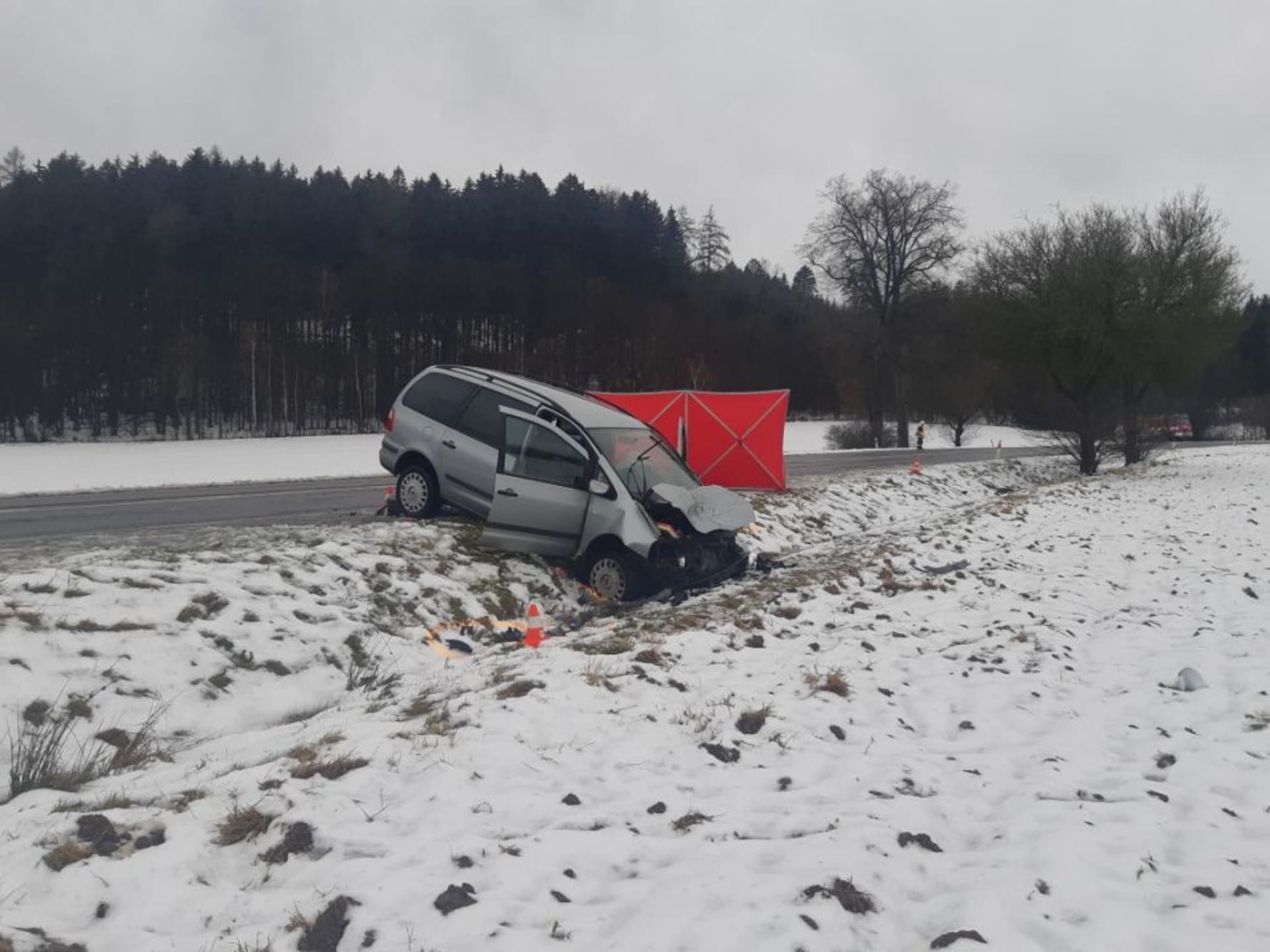 Smrtí řidičky skončila dopolední srážka dvou osobních aut u obce Helvíkovice na Orlickoústecku.