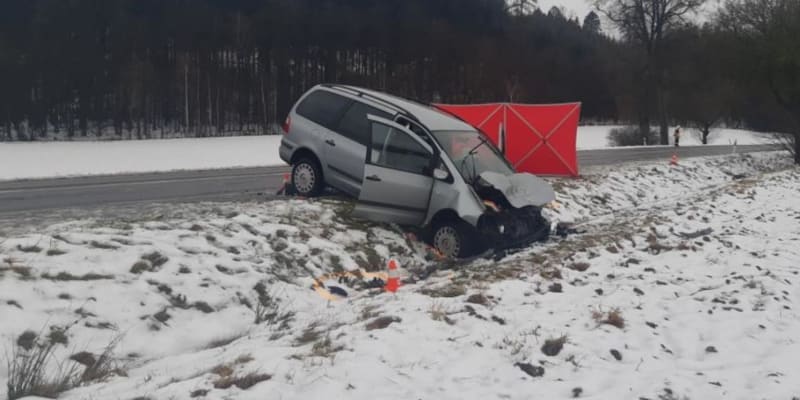 Smrtí řidičky skončila dopolední srážka dvou osobních aut u obce Helvíkovice na Orlickoústecku.