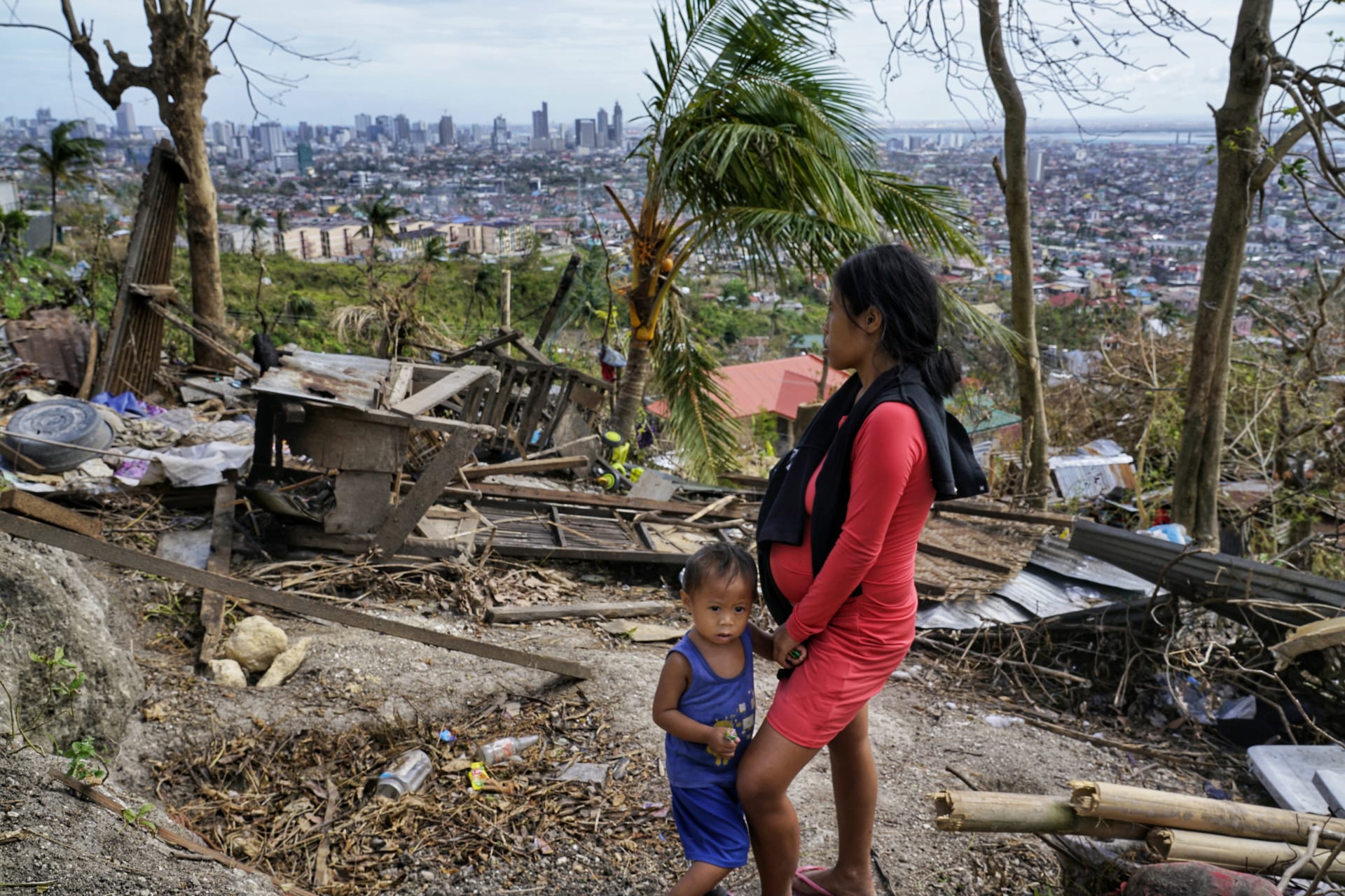 Filipínci se vyrovnávají s následky ničivého tajfunu.
