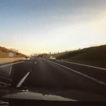 Řidička na Ústecku se řítila po dálnici v protisměru