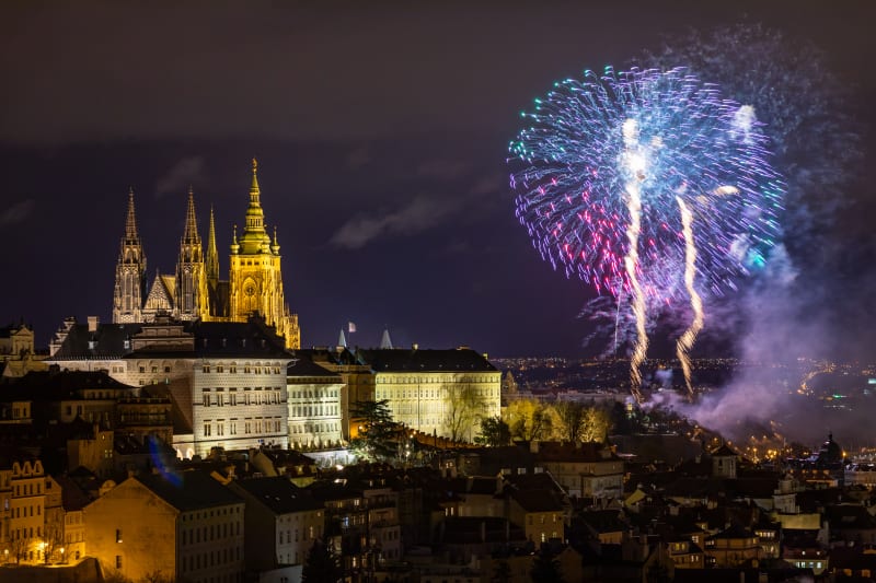 Pohled na Hrad během Silvestra v Praze